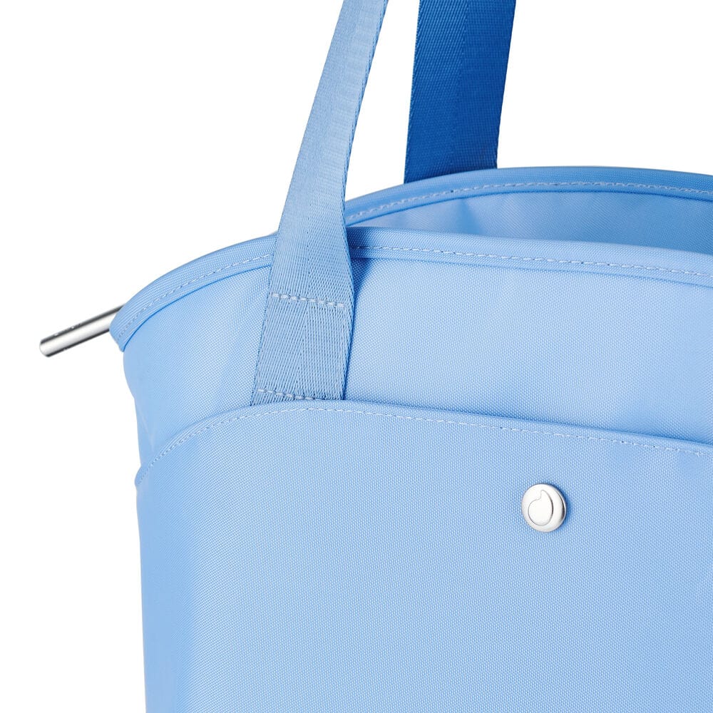 lunch-tote-u1 5341821_02-Swell-Lunch-Tote-Bag-Chambray-Blue-Pocket-Detail_3bd7.jpg