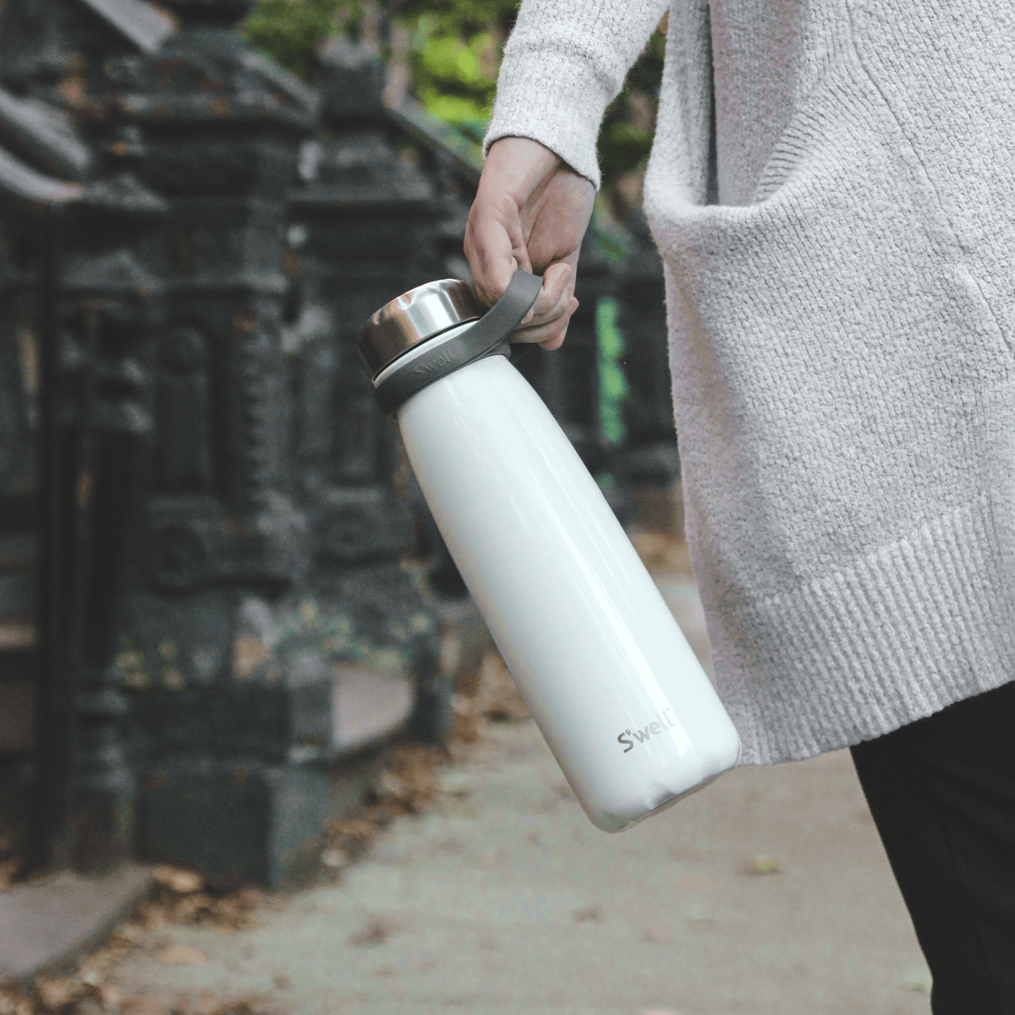 traveler-40oz-d9 Swell-Water-Bottle-Traveler-40oz-White-Angel-Food-Lifestyle-1.png