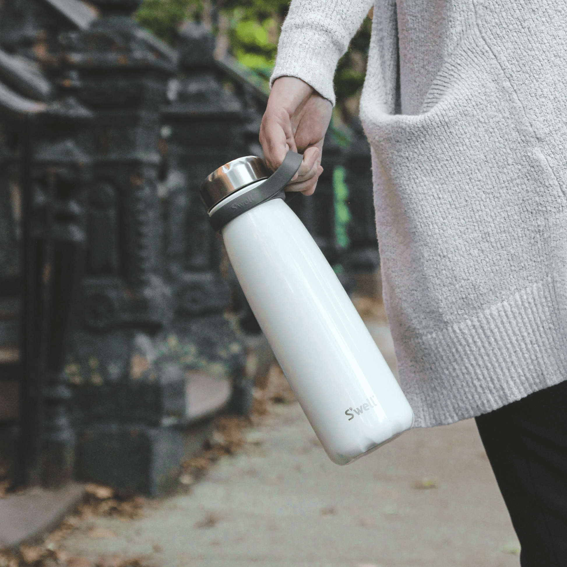 traveler-40oz-d9 Swell-Water-Bottle-Traveler-40oz-White-Angel-Food-Lifestyle-1.png