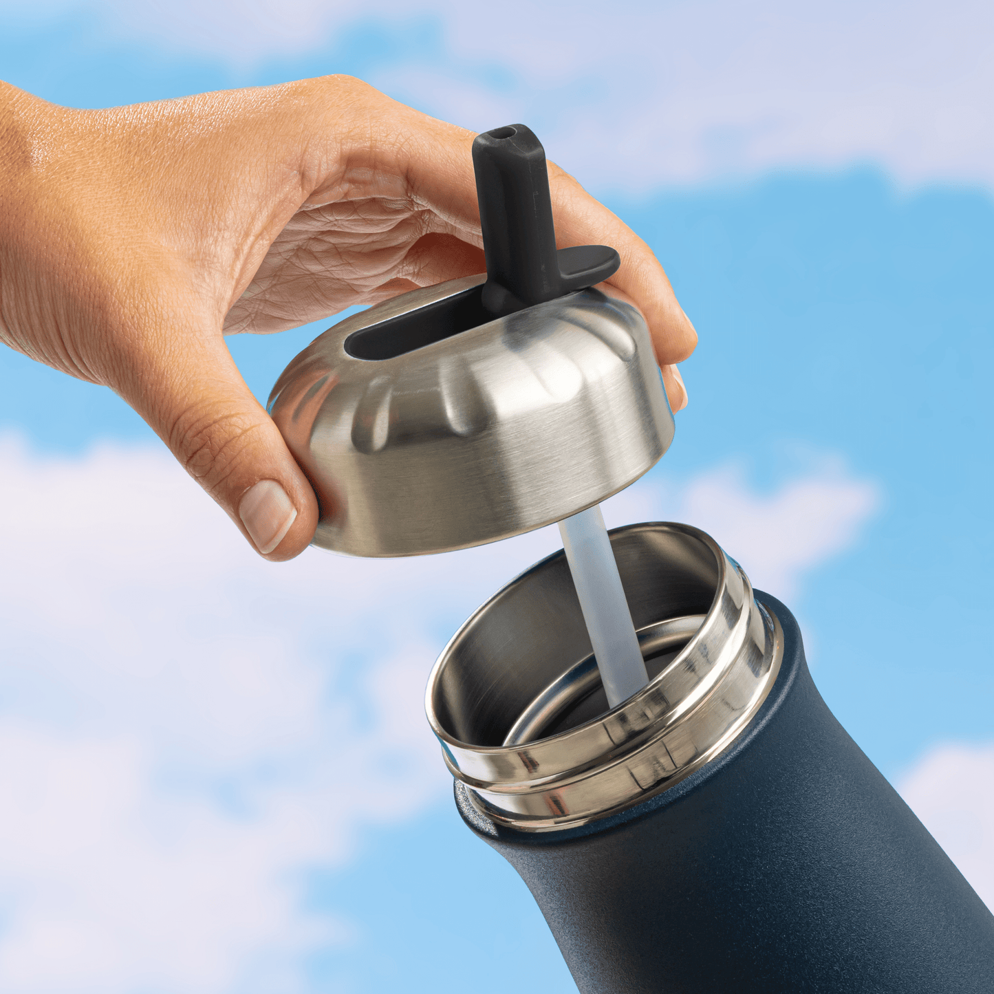 traveler-flip-straw-lid-e1 Swell_Flip_Straw_Cap_Traveler-Straw-Down-Bottle-1.png